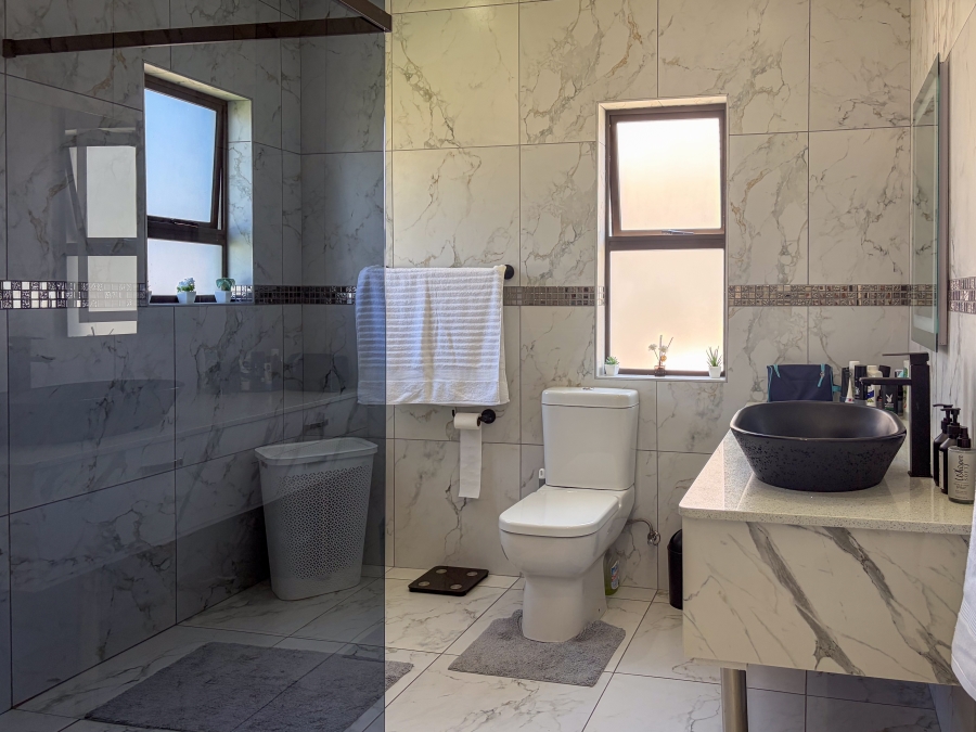 4 Bedroom Property for Sale in Country Club Western Cape